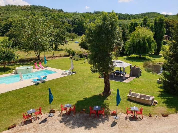 Chambre d’hôte pour 2 personnes, avec piscine et jardin ainsi que bassin pour enfant et vue à Marcollin