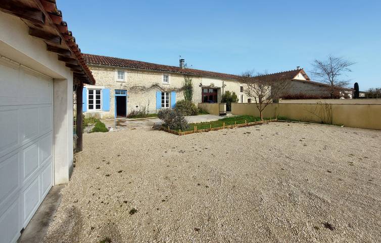 Location de vacances pour 10 personnes, avec jardin ainsi que terrasse et piscine à Néré