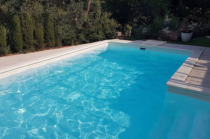 Location de vacances pour 7 personnes, avec piscine et terrasse à Le Muy
