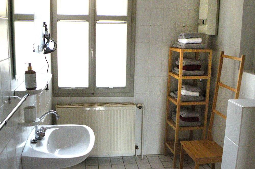 Ganze Wohnung, Schlössliches Ambiente mitten in der Natur in Bodenfelde, Weserbergland