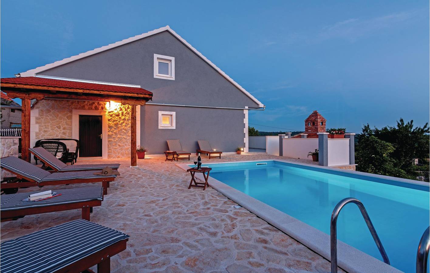 Encantador apartamento de 2 quartos com piscina aquecida e terraço in Marina, Condado de Split-Dalmácia