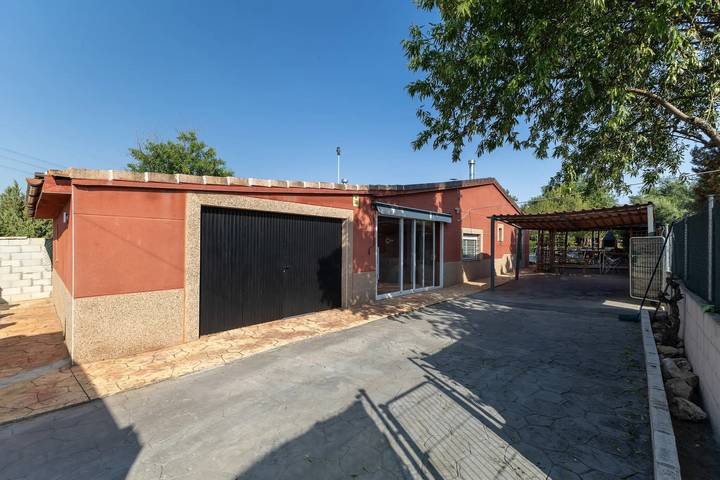 Casa rural 'Casa Fina' con piscina privada, terraza compartida y Wi-Fi in Alarilla, Fuentidueña de Tajo