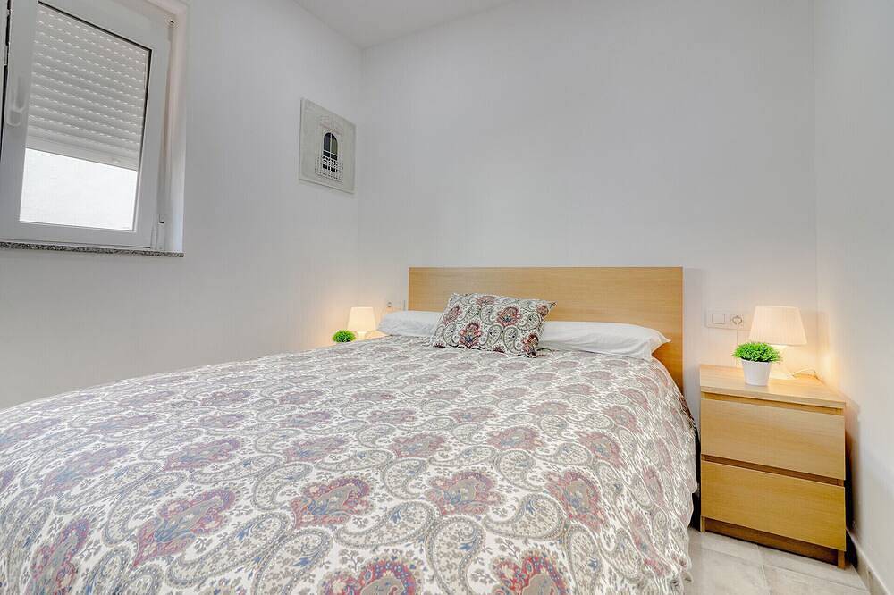 Casa con Terraza Espaciosa y Vista al Mar, a 100m de la Playa in El Guincho, Garachico