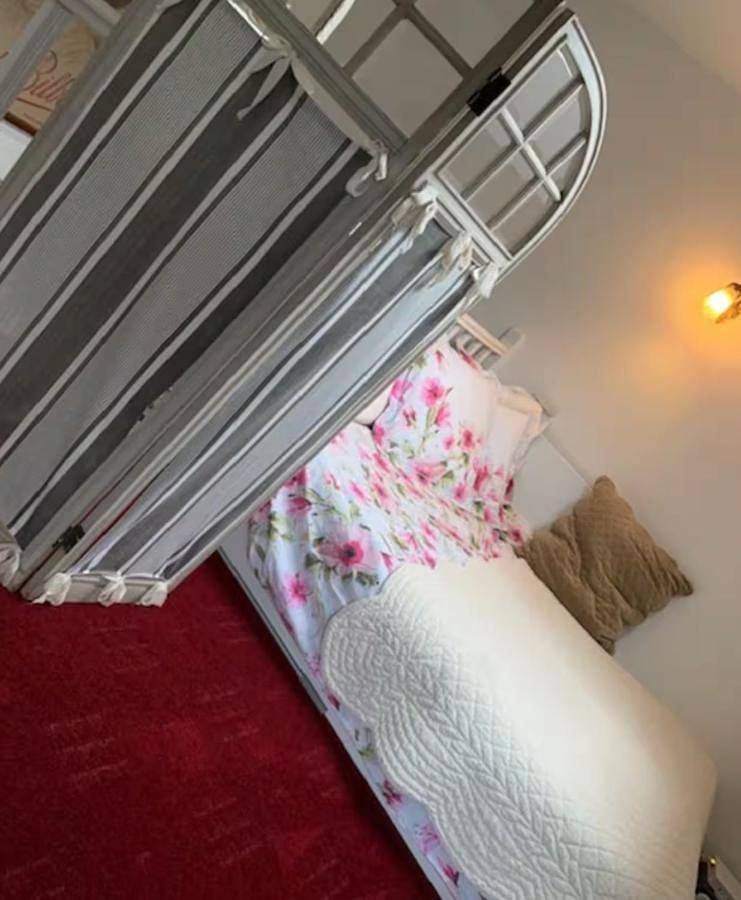 Double Room with Private External Bathroom in Contrexéville, Neufchâteau