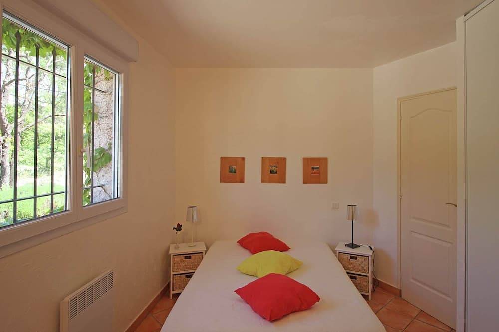 Villa in Bagnols near Sea with Pool in Bagnols-en-Forêt, Draguignan region