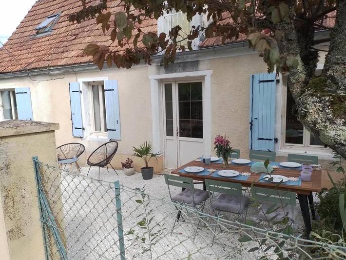 Location de vacances pour 6 personnes, avec Terrasse et Jardin à Ajat