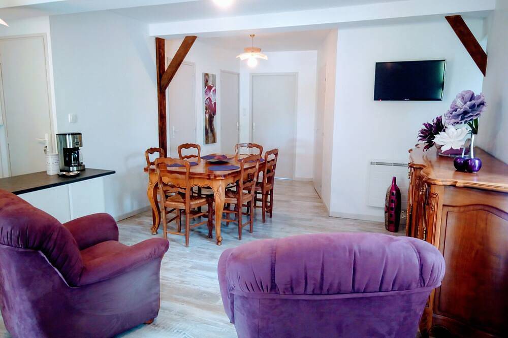 Appartement entier, Mercus - Garrabet  au centre du village Appartement 49 m², 2 personnes. in Mercus-Garrabet, Ariège