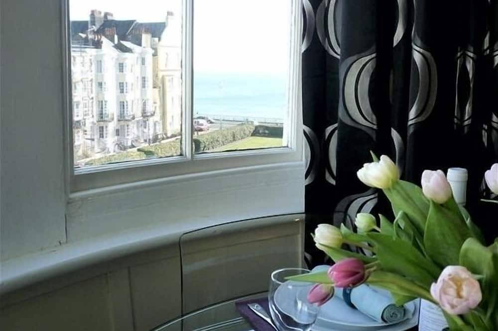Entire apartment, Romantic with Sea View Sleeps 2-4 in Brighton, Sussex