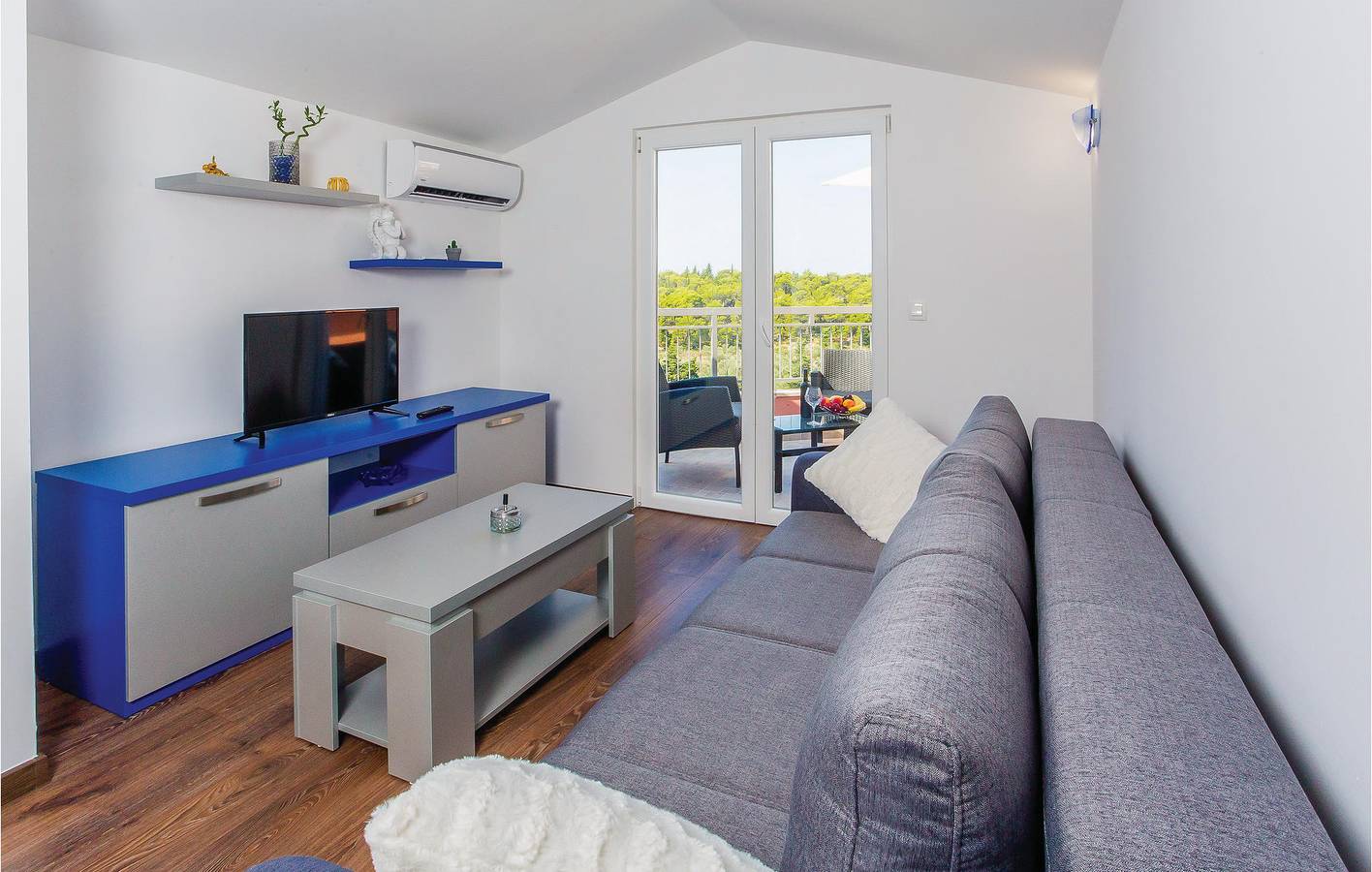 Apartamento vacacional entero, Apartamento de vacaciones para 4 personas con jardín in Makarska, Rivera de Makarska