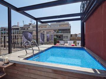 Location de vacances pour 8 personnes, avec balcon et piscine à Barcelone