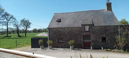 Gîte pour 4 personnes, avec jardin et terrasse à Questembert