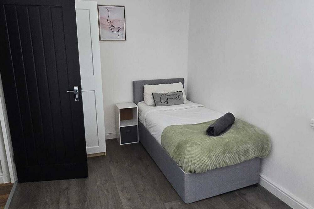 4-min drive from Nec/Bhx Airport/ - Sleeps 10 guest. in Solihull, Birmingham Area