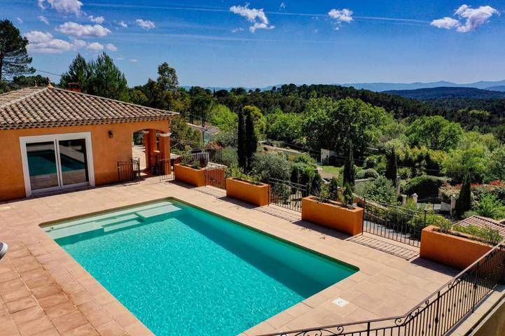 Location de vacances pour 12 personnes à Flayosc