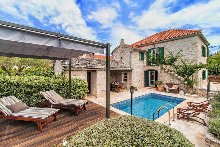 Villa pour 6 personnes, avec jardin et piscine, adapté aux familles à Supetar - 4