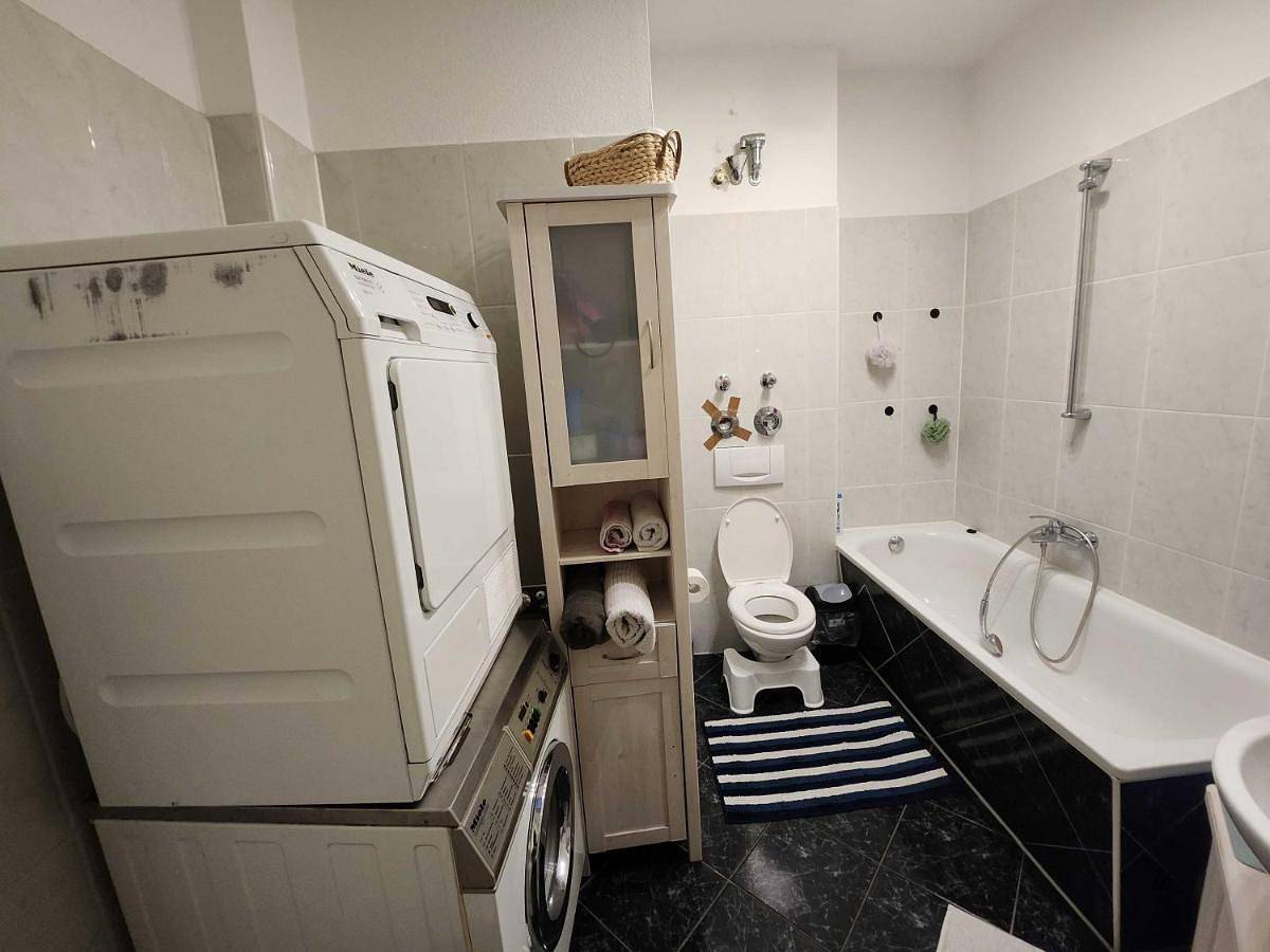 Ganze Ferienwohnung, One Private room available in a two room apartment in Tegel, Berlin in Tegel Berlin, Berlin