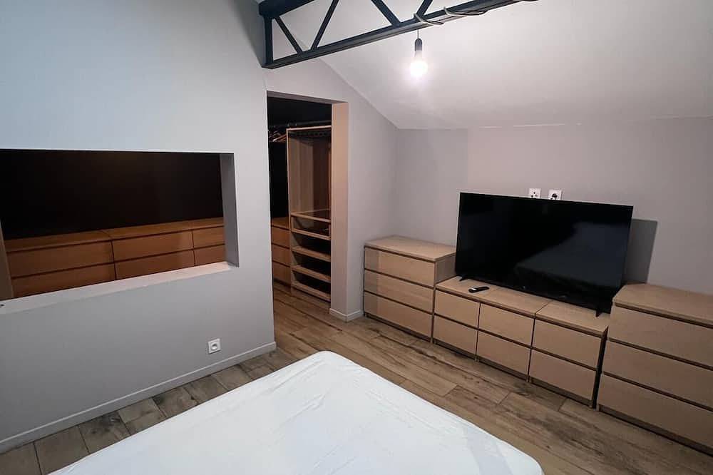 Grand Loft Moderne Avec Piscine aux Portes des Cévennes ! in Cendras, Cévennes