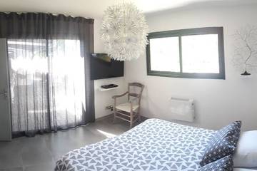 Villa per 4 Persone in Joyeuse, Massiccio Centrale, Foto 1