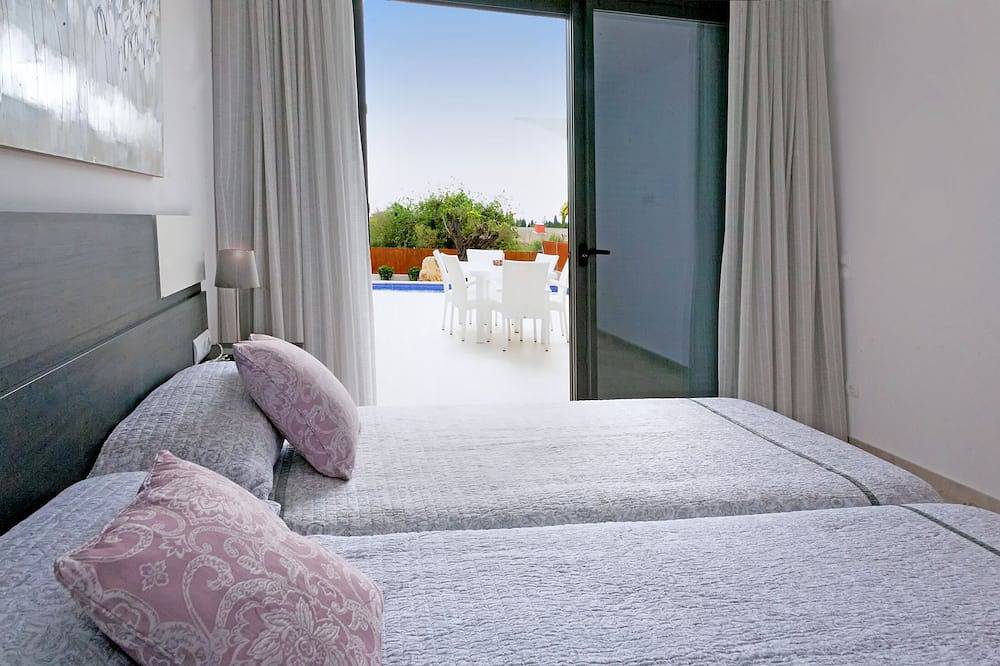 Cozy Holiday Villa In The Heart Of Mallorca in Crestatx, Sa Pobla