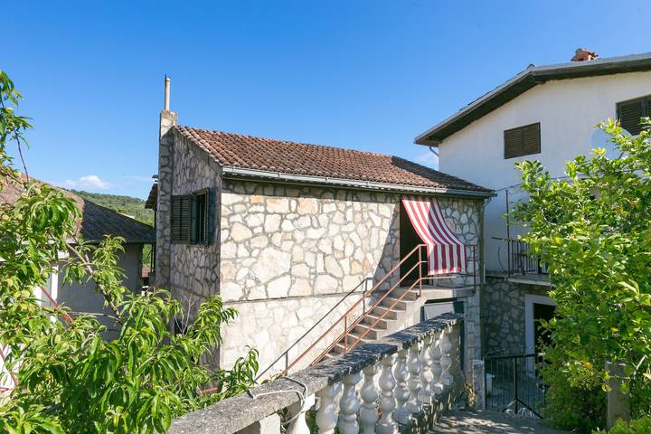 Ganze Wohnung, 2-Zimmer-Ferienwohnung mit Balkon und Meerblick Stomorska, Solta A-20039-a in Stomorska, Solta