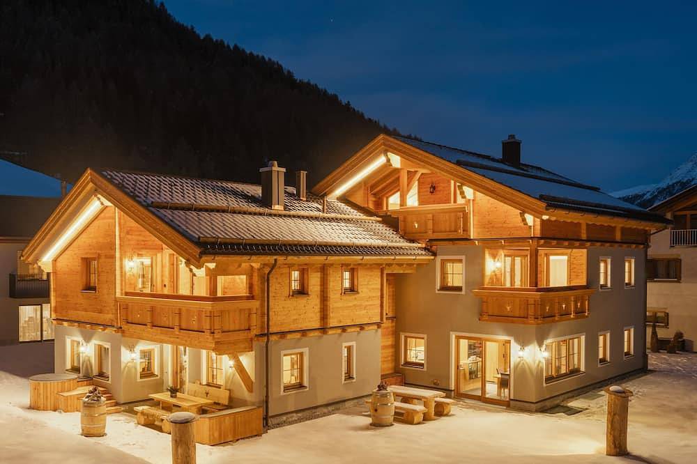 Geheel appartement, Engadin Chalet Appartment- Val Bever St.Moritz ideal for 2 persons. New! in Bever, Oberengadin