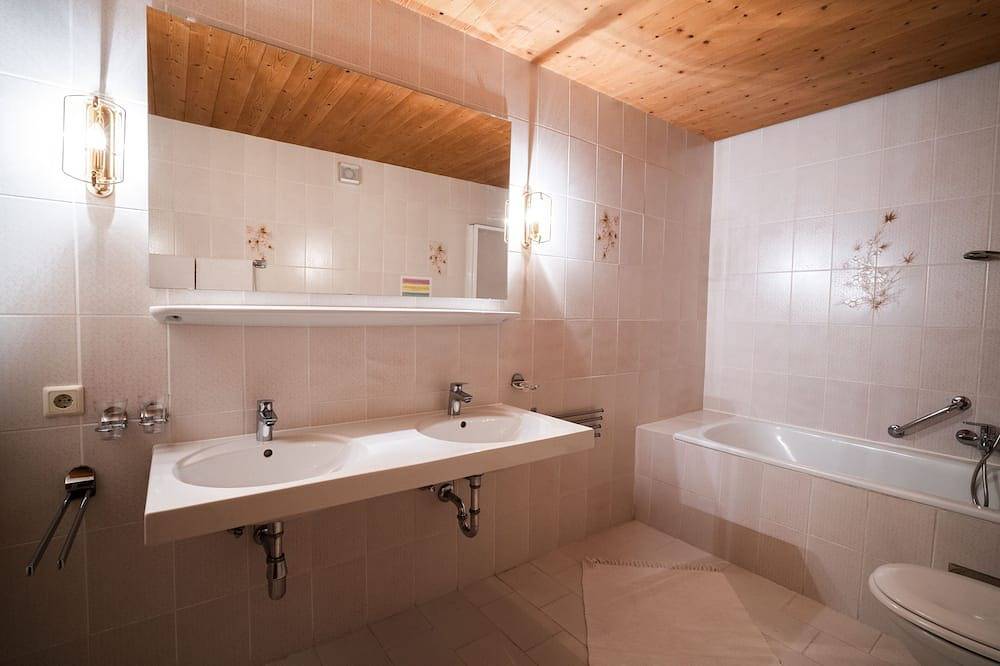 Ganze Wohnung, Geräumige Ferienwohnung mit Aussicht auf die tiroler Berge in Reith bei Seefeld, Innsbruck Land