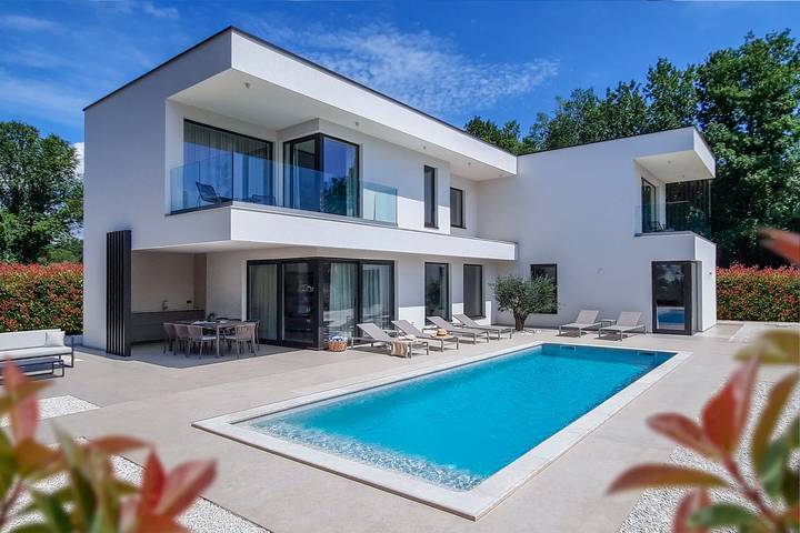 Ferienhaus für 6 Personen, mit Balkon und Pool sowie Garten in Funtana