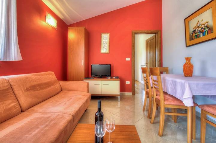 Ferienwohnung für 4 Personen, mit Balkon und Garten sowie Pool in Umag und Umgebung