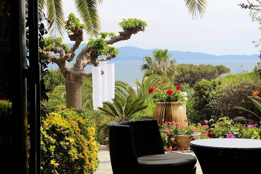 Villa climatisée avec jardin arboré dans residence privative à 150 m de la mer in Ajaccio, Région d'Ajaccio