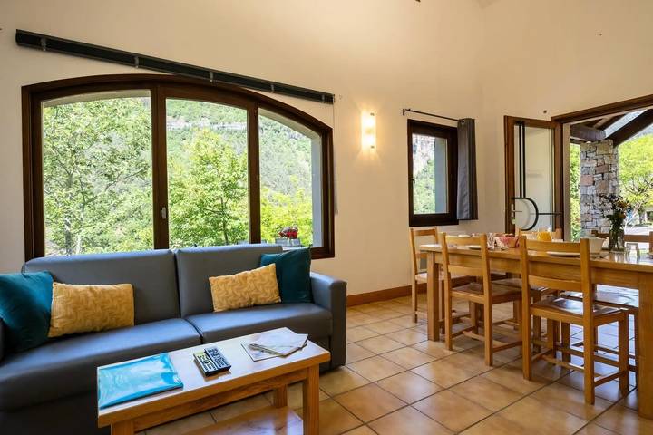 Gîte pour 6 personnes, avec terrasse et piscine à Les Vignes - 3