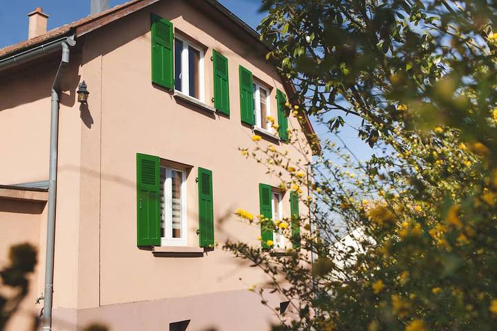 Gîte pour 10 personnes, avec terrasse et jardin à Gundolsheim