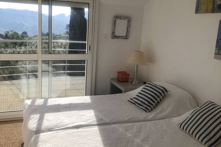 Zeitgenössische, geräumige Villa mit herrlicher Aussicht in La Cadière-d'Azur, Mittelmeerküste (Frankreich)