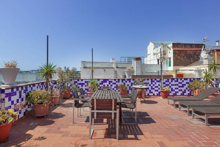 Entire apartment, Felix Apartment: Your Retreat with Terrace and A/C in the Heart of Barcelona in Barcelona Centre, Barcelona