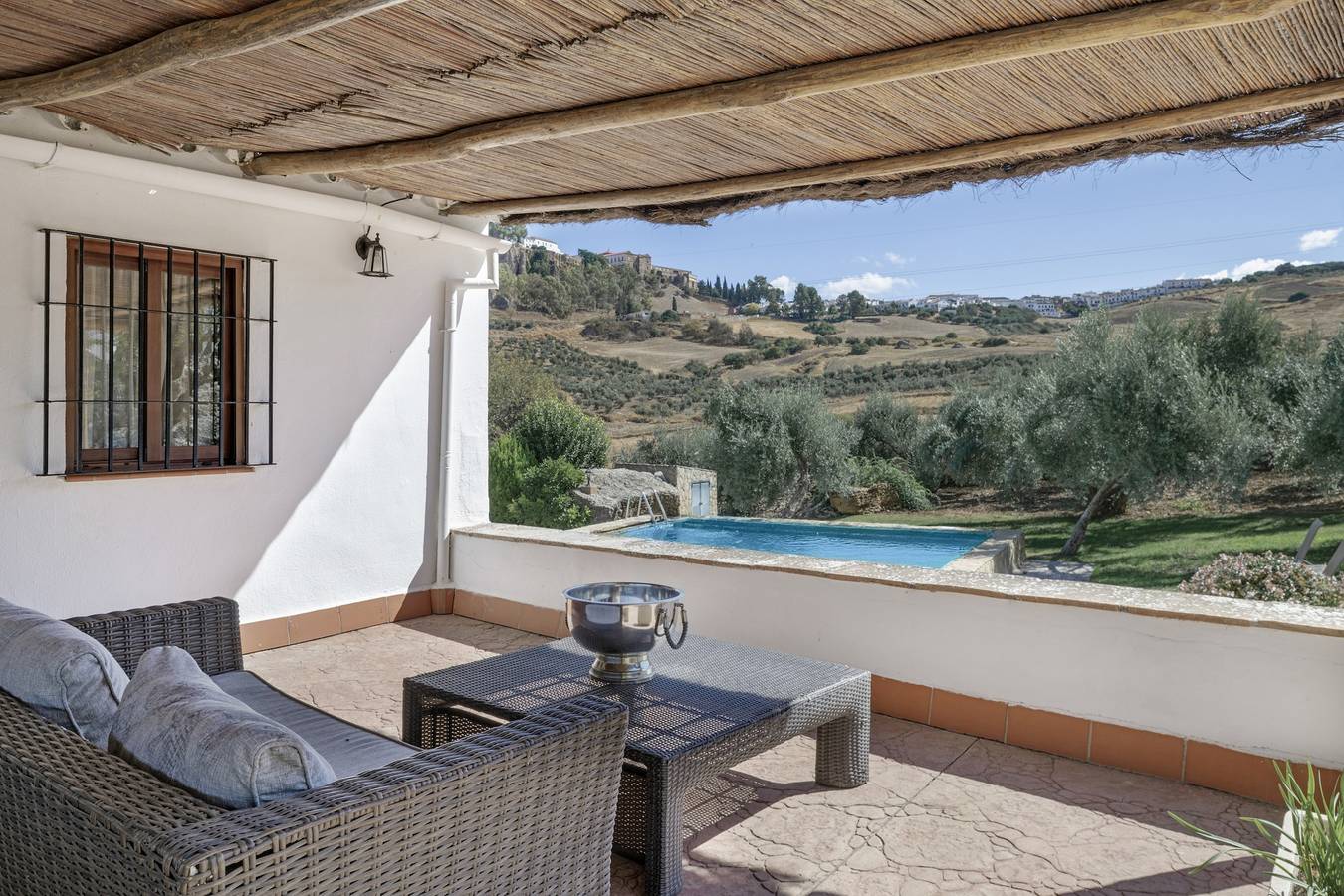 Maison de campagne 'El Puente Ronda' avec vue sur le lac, Wi-Fi et climatisation in Ronda, Province de Málaga