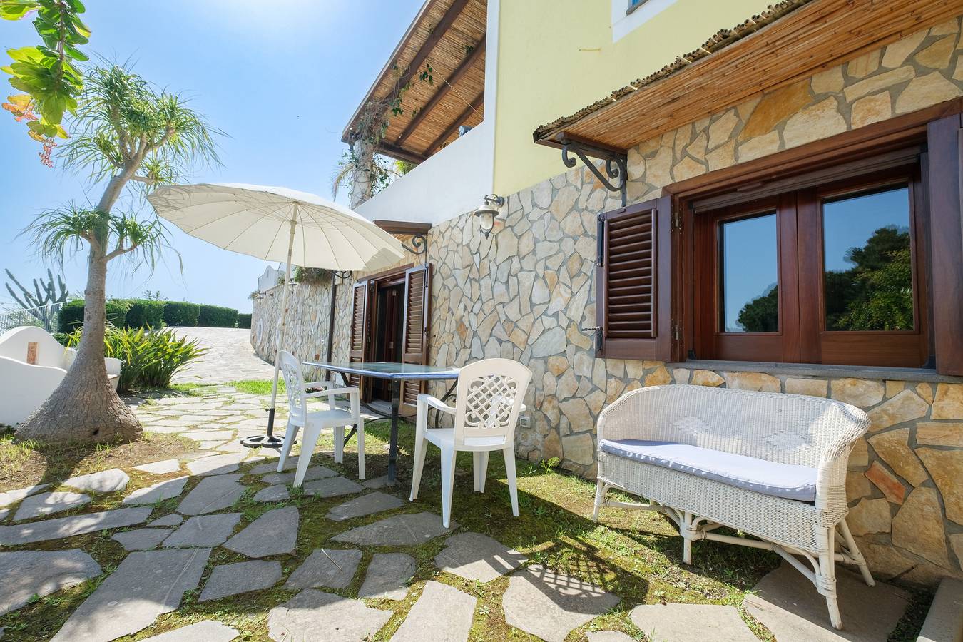 Appartamento intero, Appartamento "Casa Della Poiana" con vista mare, terrazza privata e Wi-Fi in Lipari