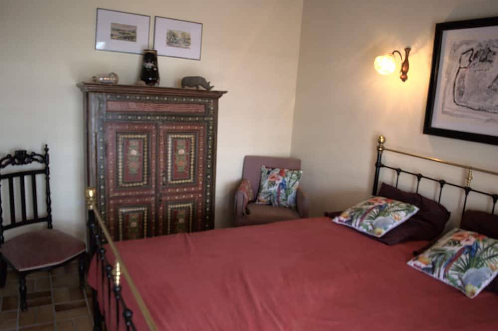 Garden apartment with swimming pool in house in Penne-d'Agenais, Región de Villeneuve-sur-Lot
