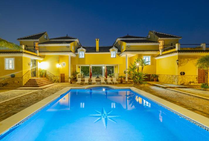 Casa rural para 12 personas, con jardín, Familias con niños en Alhaurín el Grande - 2