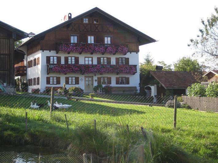 Bauernhof für 4 Personen, mit Balkon/Terrasse und Balkon sowie Seeblick