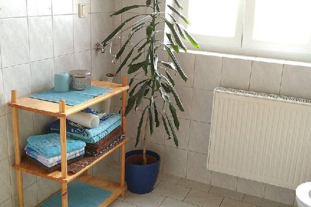 Ganze Wohnung, Gemütliche Ferienwohnung mit Terrasse und Garten in Waldershof, Ostbayern