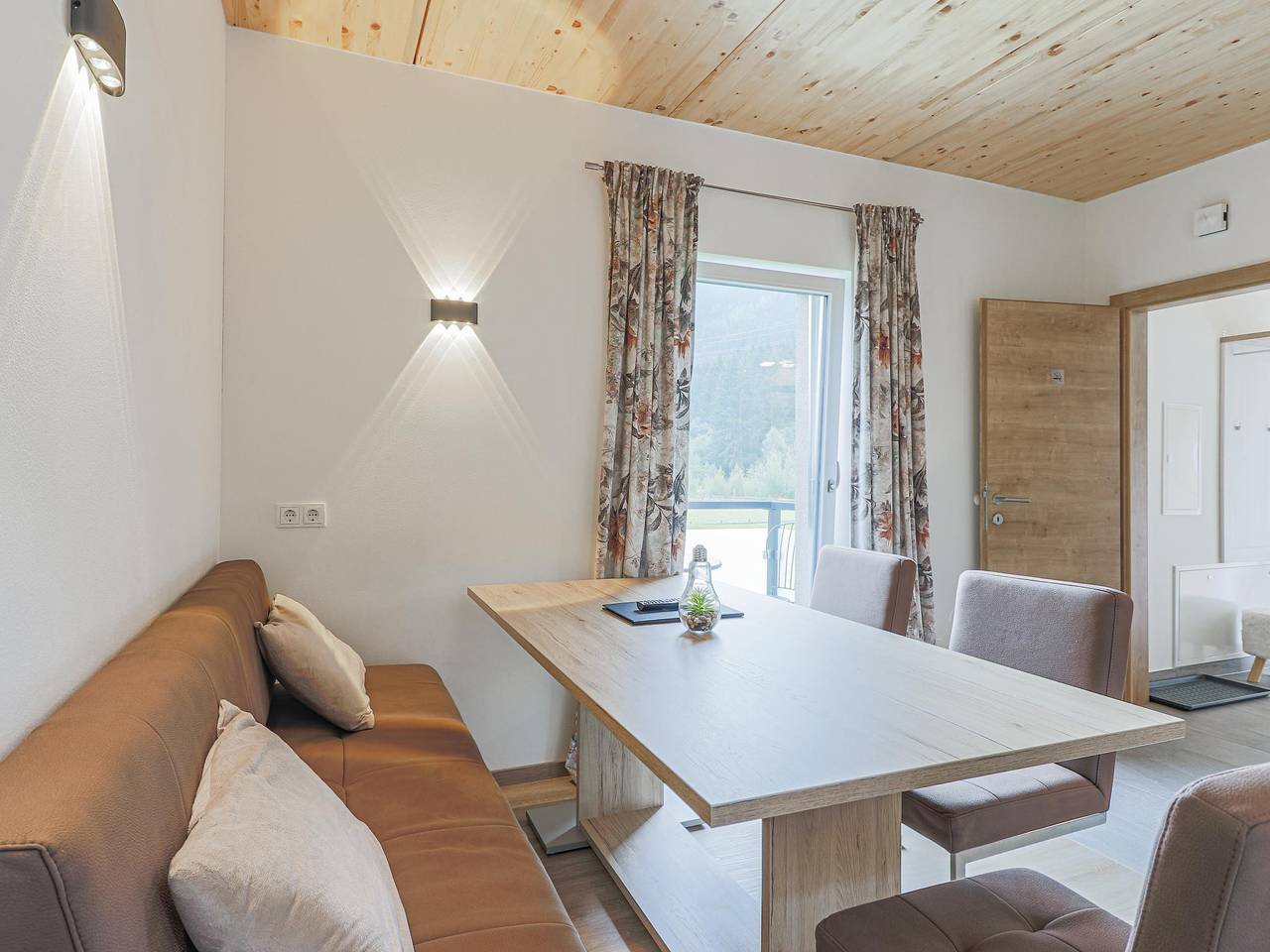 Ganze Wohnung, Gemütliches Ferienwohnung in der Nähe des Skilifts in Bramberg am Wildkogel, Kitzbüheler Alpen