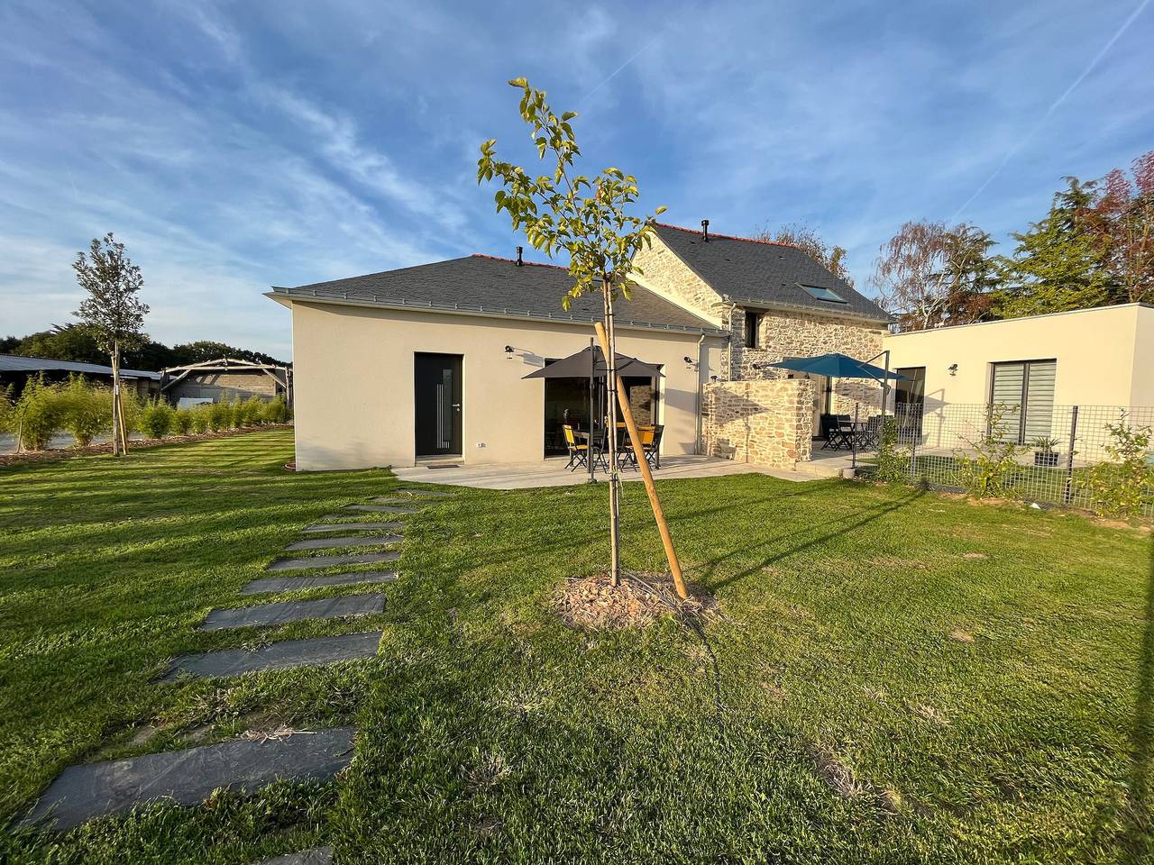 Rustic Charm: Renovated Barn near Nantes with Garden & Canal Access in Nort-sur-Erdre, Châteaubriant