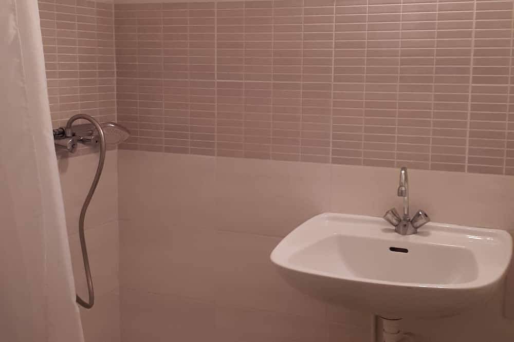 Appartement entier, Pied dans l'eau, Bel appt, 2 pièces, plage de Monsieur Hulot, balcon, parking in Saint-Marc-sur-Mer, Saint-Nazaire