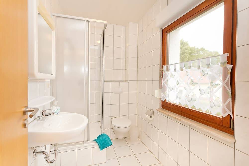 Ganze Wohnung, Ferienwohnung Helga in ruhiger Lage am Bodden in Neuenkirchen (Rügen), Rügen