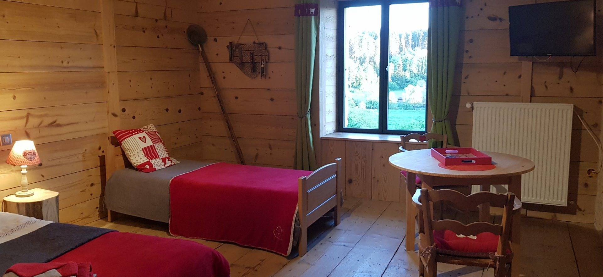 Inoubliable. Chambres d'hôtes 4 épis. Cascades Hérisson - Chambre Printemps in Bonlieu, Jura