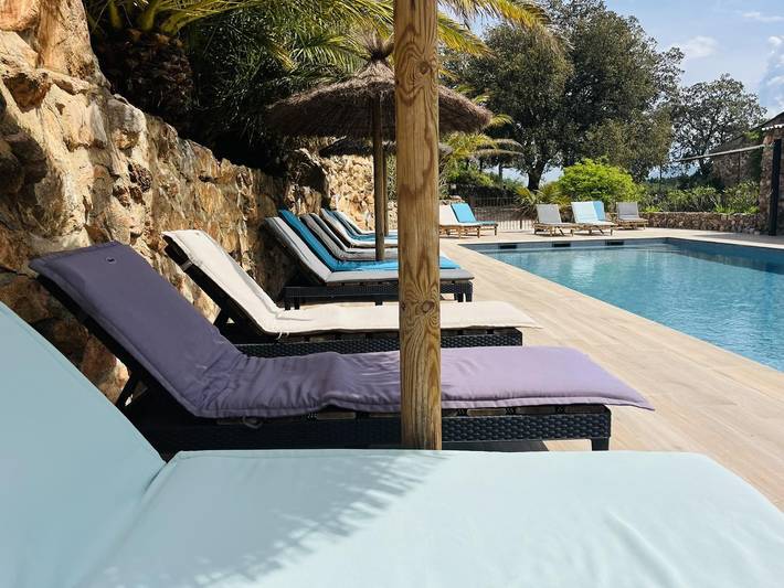 Gîte pour 4 personnes, avec piscine et jardin