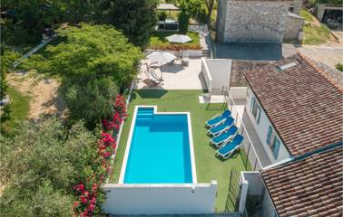 Gîte pour 6 personnes, avec piscine et terrasse, animaux acceptés à Lozari
