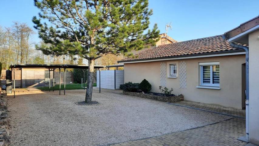 Gîte pour 6 personnes, avec jardin dans La Chapelle-de-Guinchay - 3