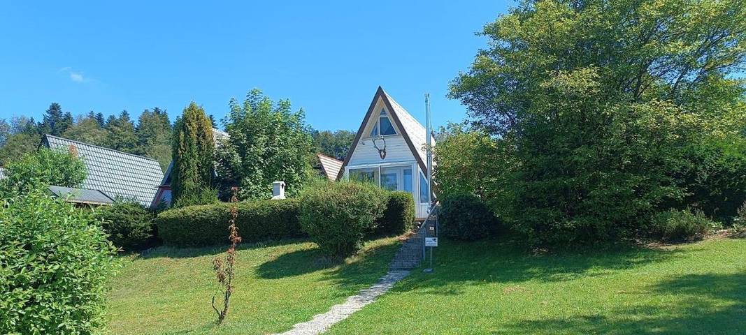 Ferienhaus für 4 Personen, mit Seeblick und Garten sowie Ausblick im Bayerischer Wald