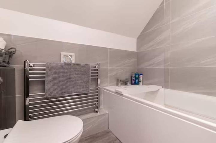 Ganze Wohnung, Castle Garden View - Two Steps Away from Central Rochester High Street in Rochester, Kent Downs