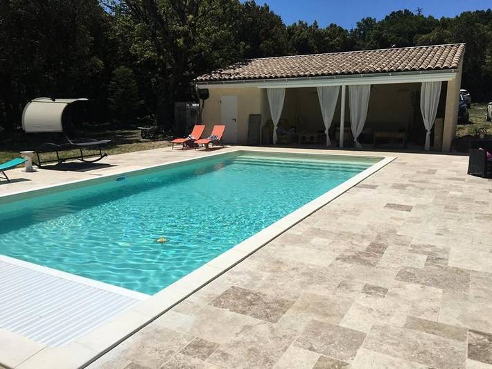 Location de vacances pour 4 personnes, avec piscine ainsi que vue et jardin à Réauville - 2