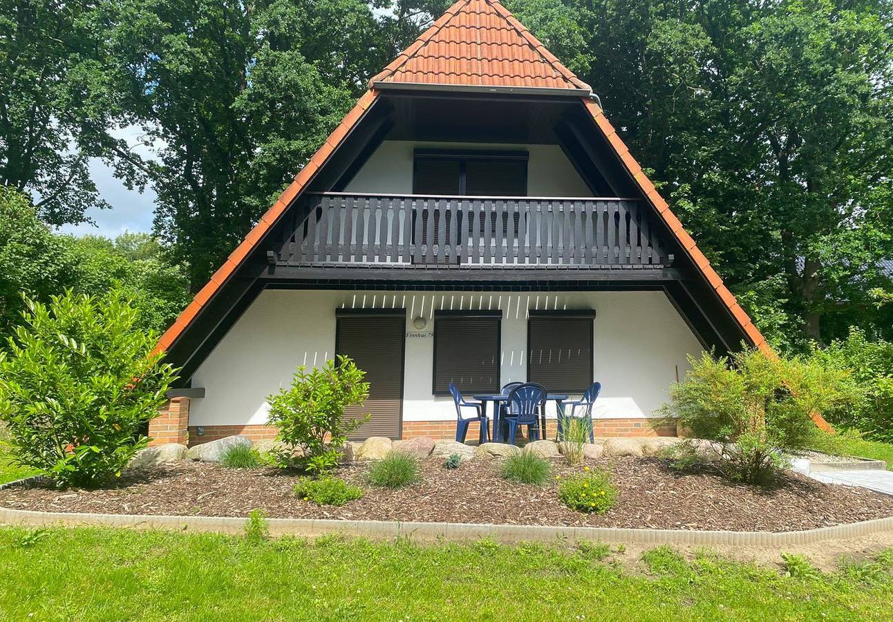 Finnhaus Brizi - Ferienhaus für 4 Personen im Feriendorf am Vogelpark Marlow in Marlow, Vorpommern-Rügen